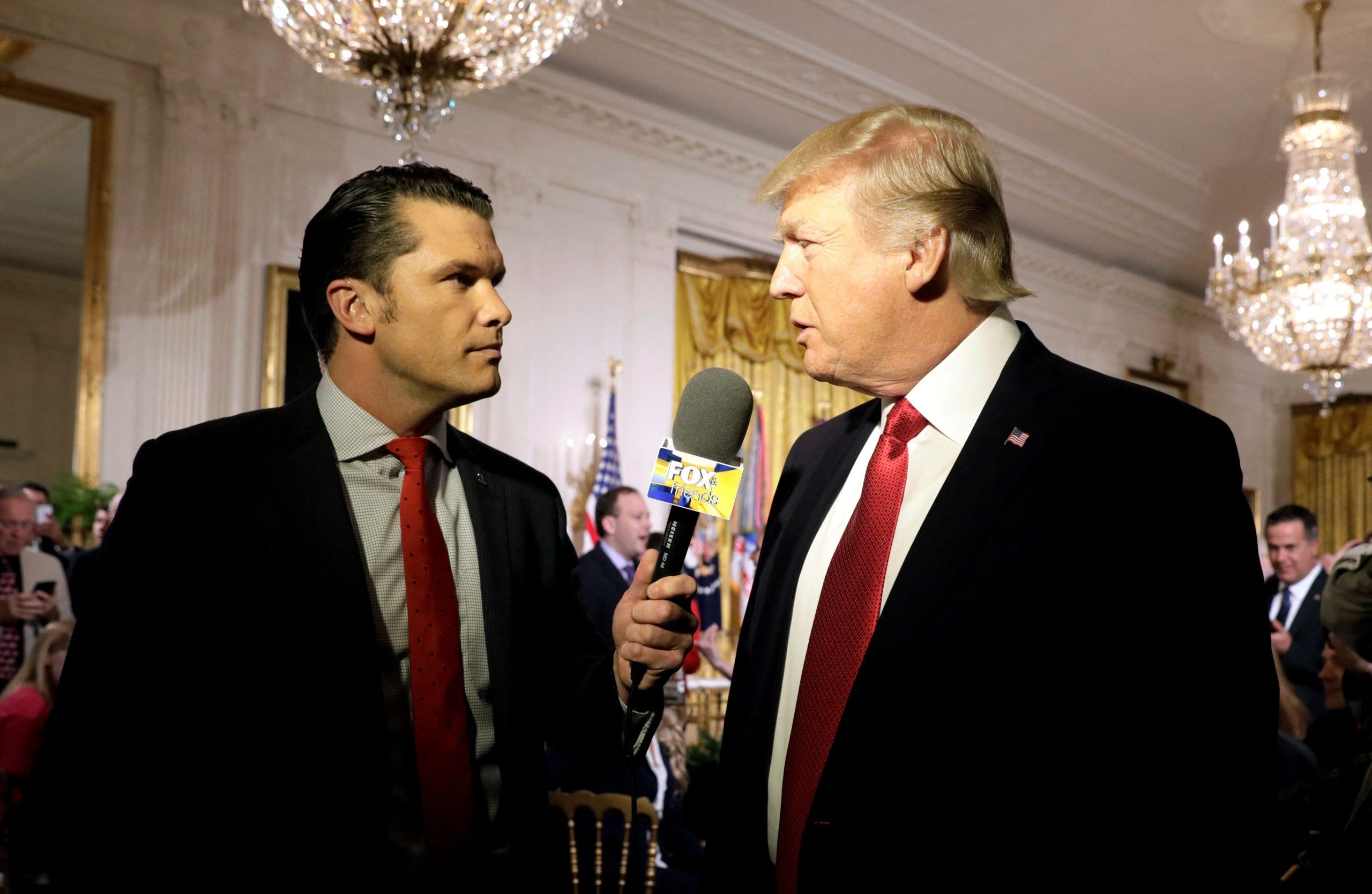 Trump diz que vai nomear Pete Hegseth, apresentador da Fox News, como secretário de Defesa