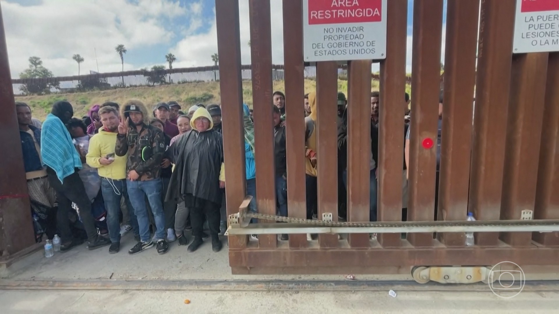 Juiz declara ilegal plano de Biden que favorece migrantes casados com americanos